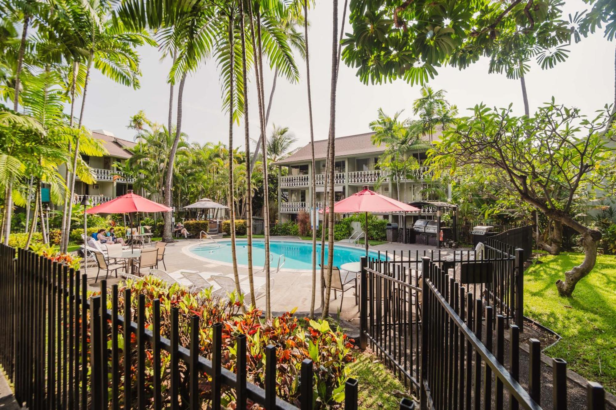 Downtown Hawaiian Theme Condo With Hot Tub, Pool & Beach - Kona Islander Inn Кайлуа-Кона Екстер'єр фото